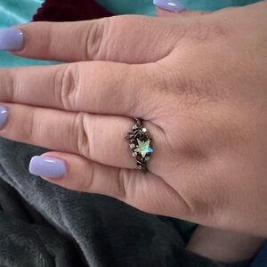 Elegant Star Ring with Crystal Accents